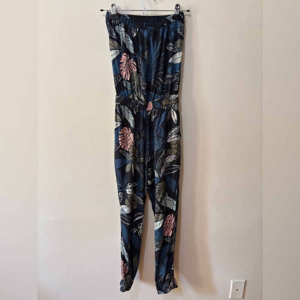Aritzia Talula Leaf Print Jumpsuit in Blue and Pink - Picture 3 of 9